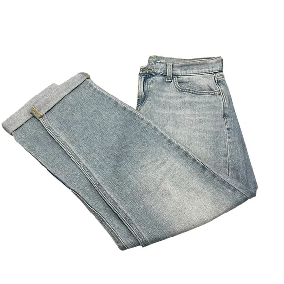 Light Wash Blue Jeans Boyfriend Style Mid Rise Design Old Navy Womens Size 6 Fit - Picture 1 of 4